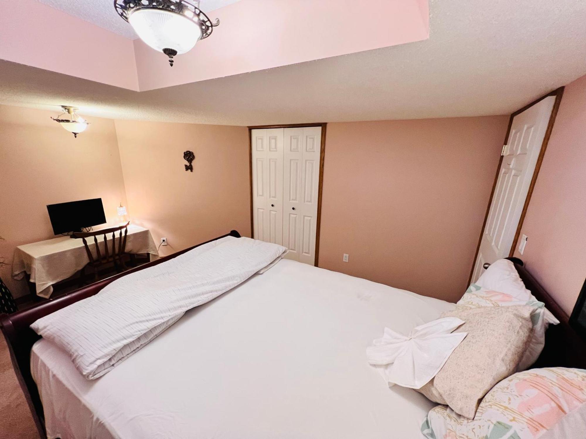 A Classic Homely Basement Suite! Chestermere Экстерьер фото