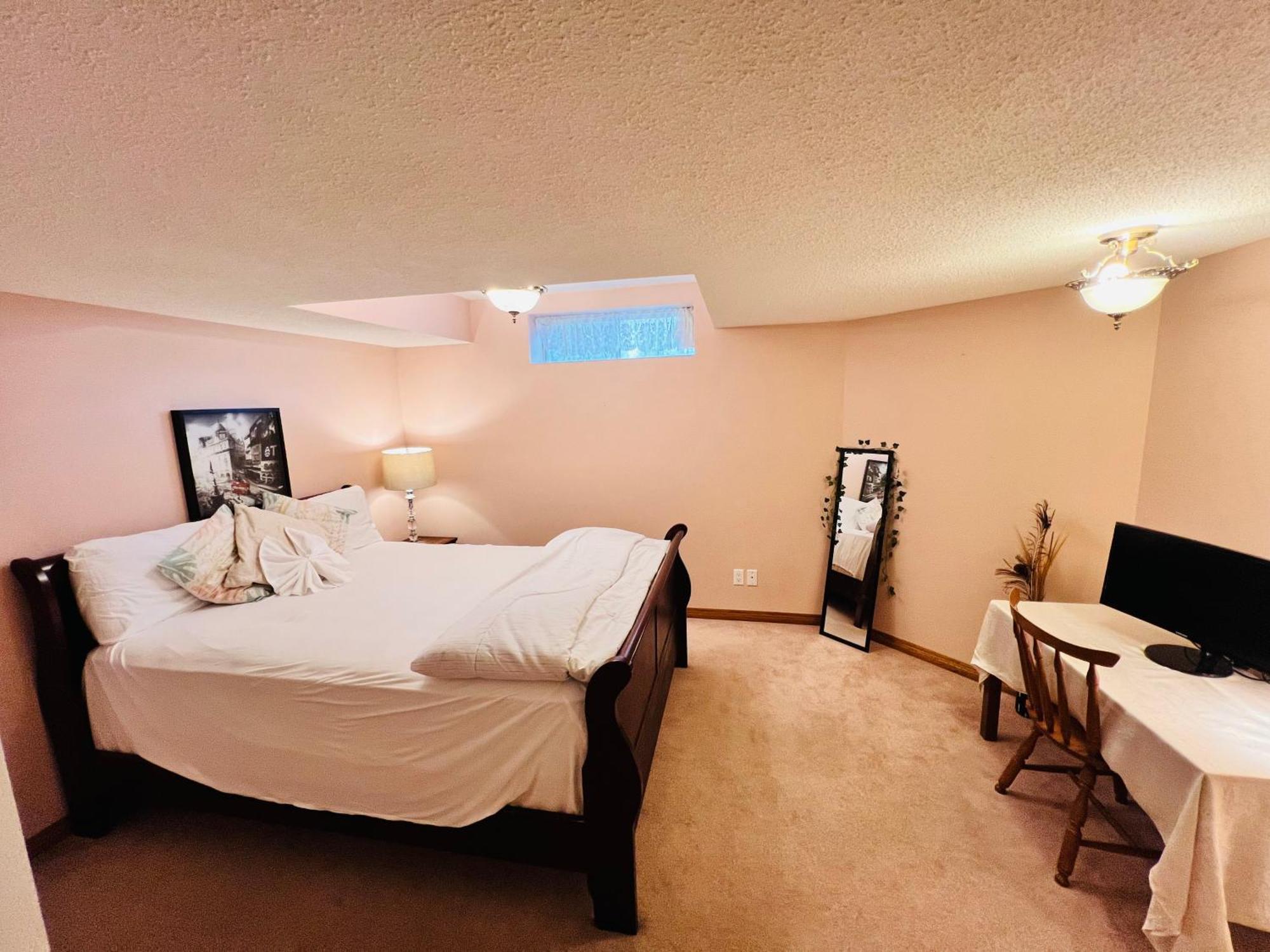 A Classic Homely Basement Suite! Chestermere Экстерьер фото