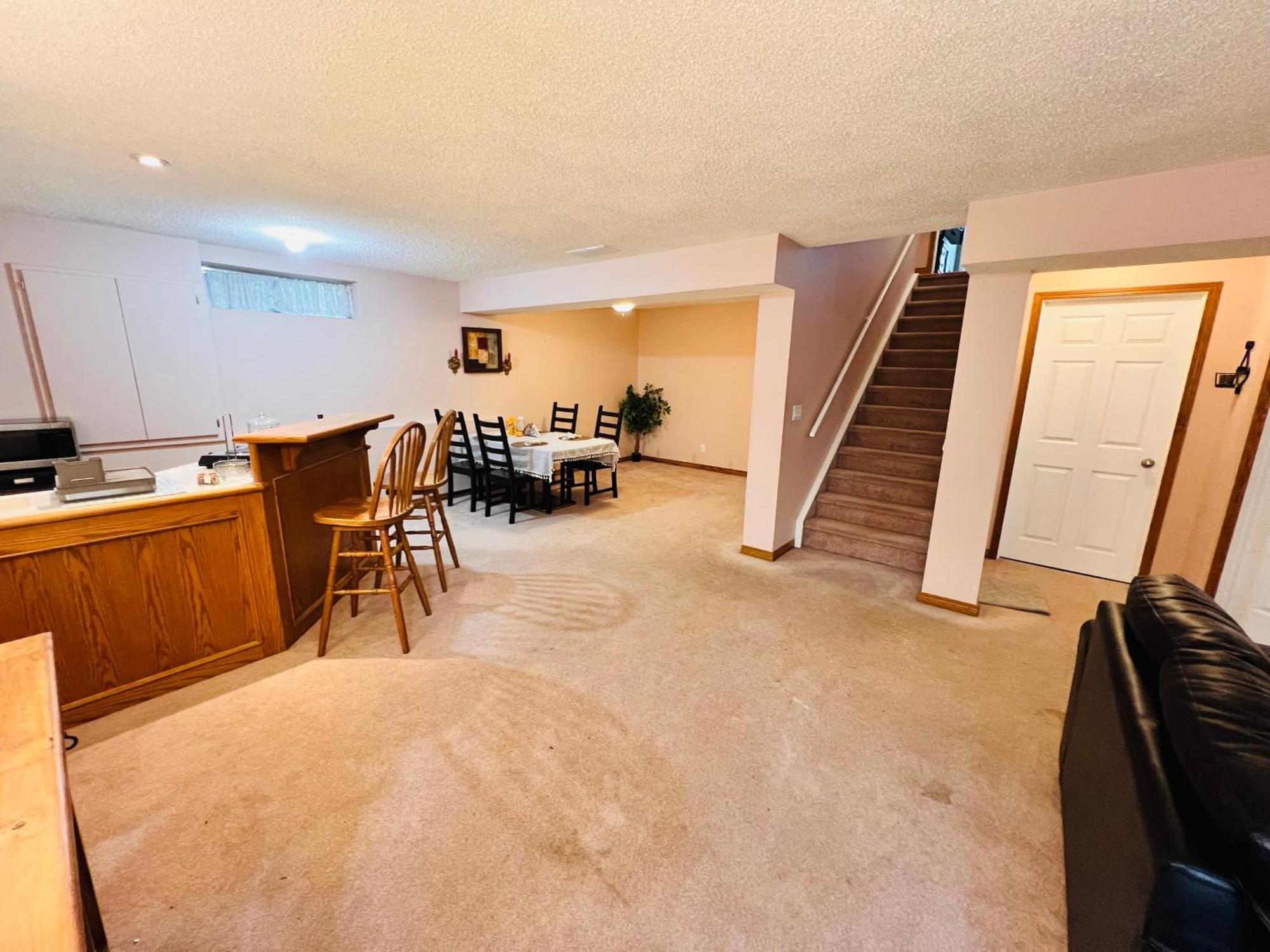 A Classic Homely Basement Suite! Chestermere Экстерьер фото