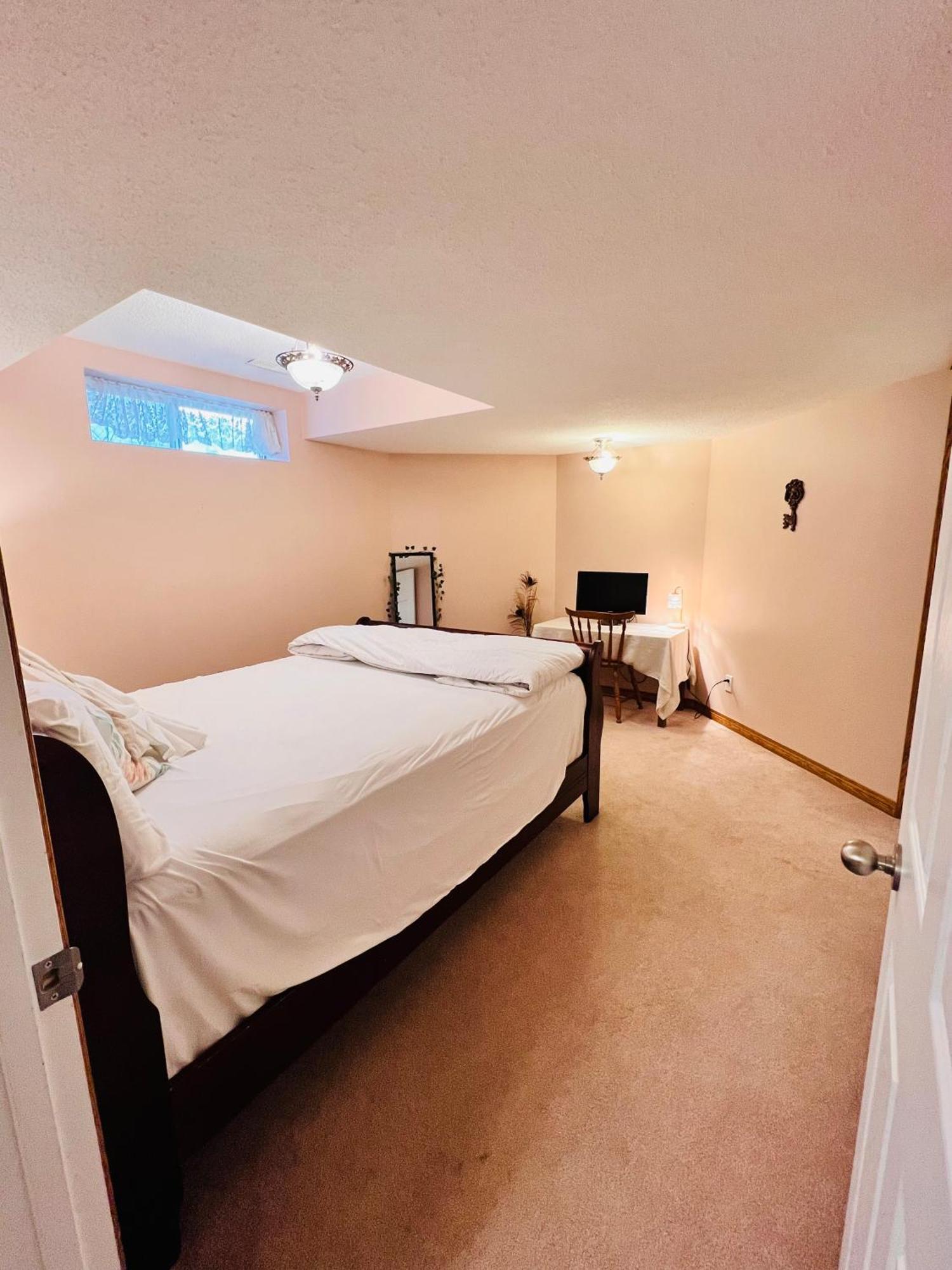 A Classic Homely Basement Suite! Chestermere Экстерьер фото